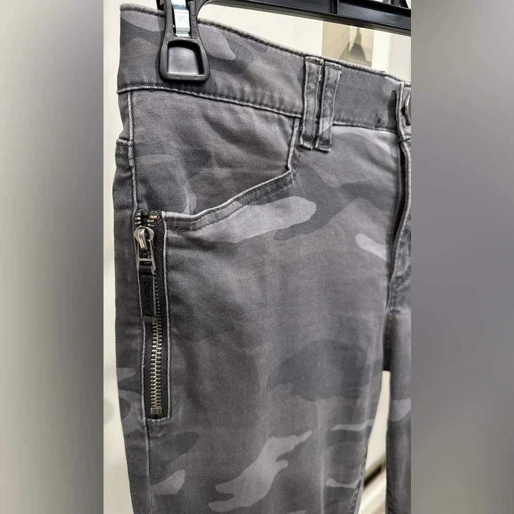 Democracy Ab Technology Gray Camo Skinny Jeans Size 8 | Zip Detail Stretch Denim